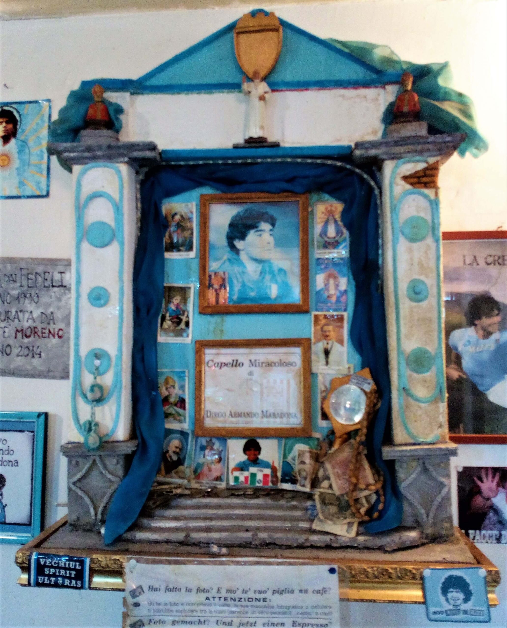 L’altarino del Capello miracoloso di Maradona esposto in un bar nel centro storico di Napoli