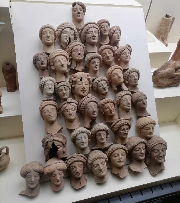 Teste femminili magnogreche al Museo archeologico nazionale di Vibo Valentia Domenica al museo