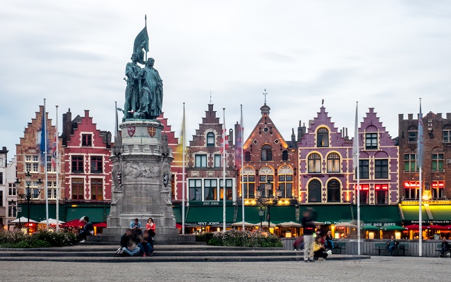 Emergenza turismo di massa: dal caos di Venezia e Santorini al modello Bruges