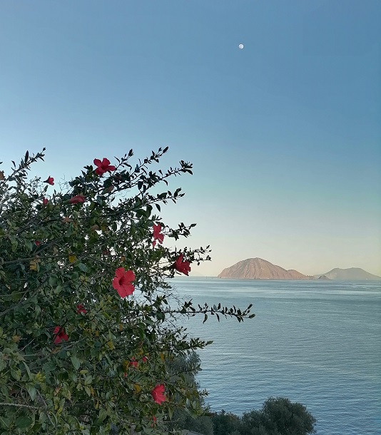 Isole minori, sole nella tempesta