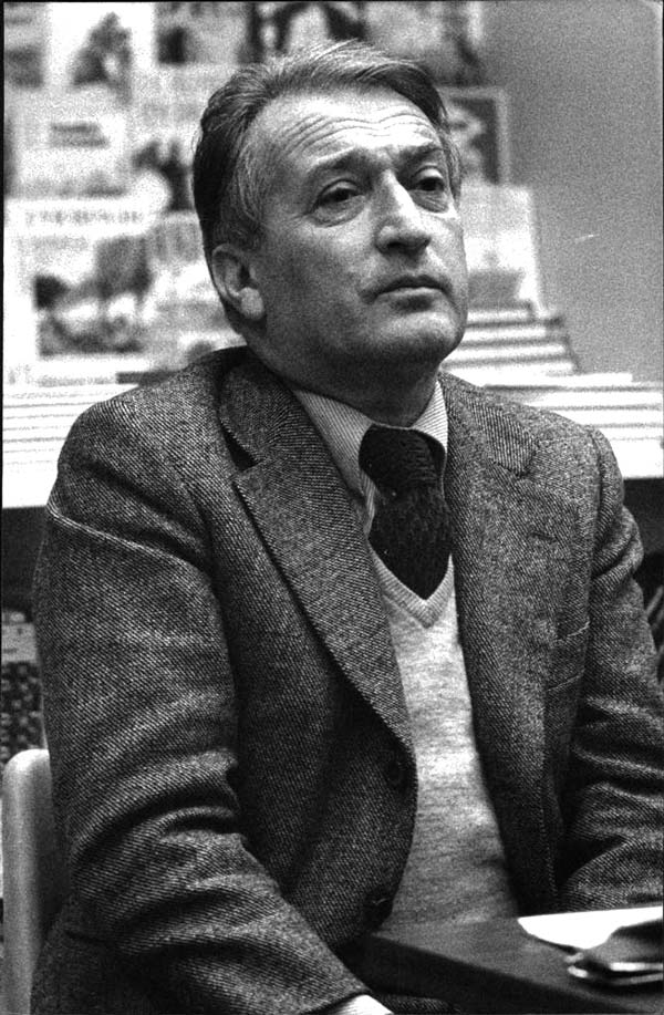 “Foglie e radici di una stessa pianta”: Gianni Rodari recensisce “La rosa nel bicchiere” di Franco Costabile