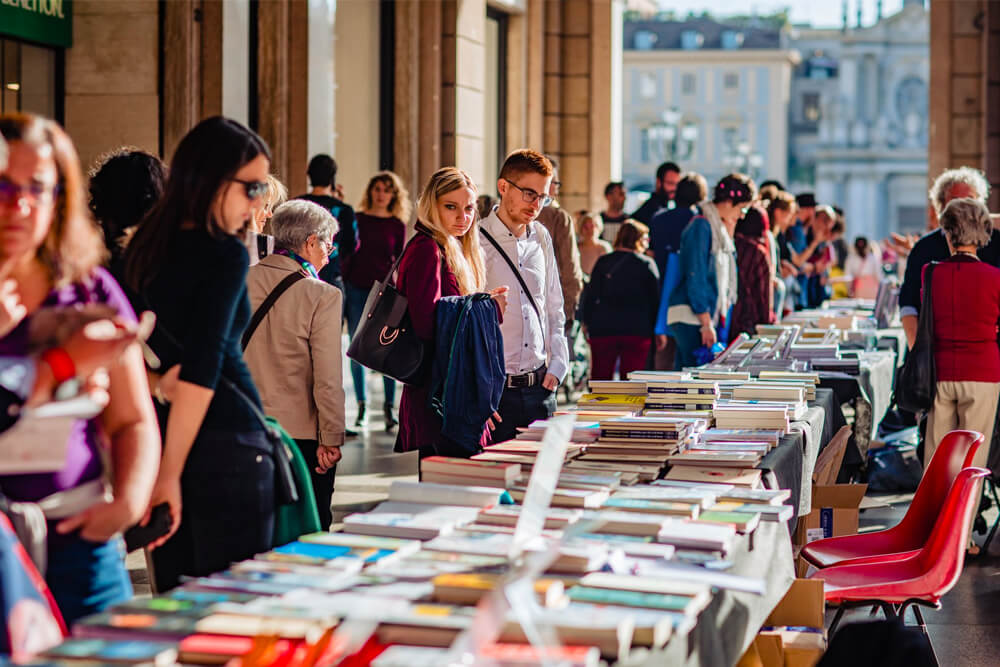 “Portici di Carta”, con “Mini Portici” per bambine e bambini, festeggia la sua 19ª edizione celebrando la bellezza del libro e della condivisione.